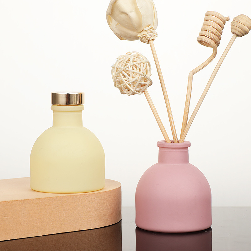 Home Fragrance Set - 1pc 50 ミリリットル空のピンク/ホワイト/イエロー/ブラックアロマセラピーディフューザーボトルリードディフューザーガラスボトルホームフレグランスオイルギフトセット